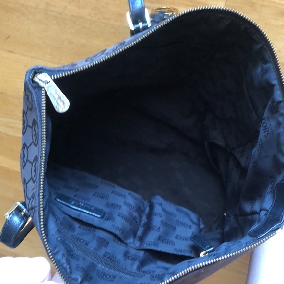 Michael Kors Tote Bag - Picture 6 of 10